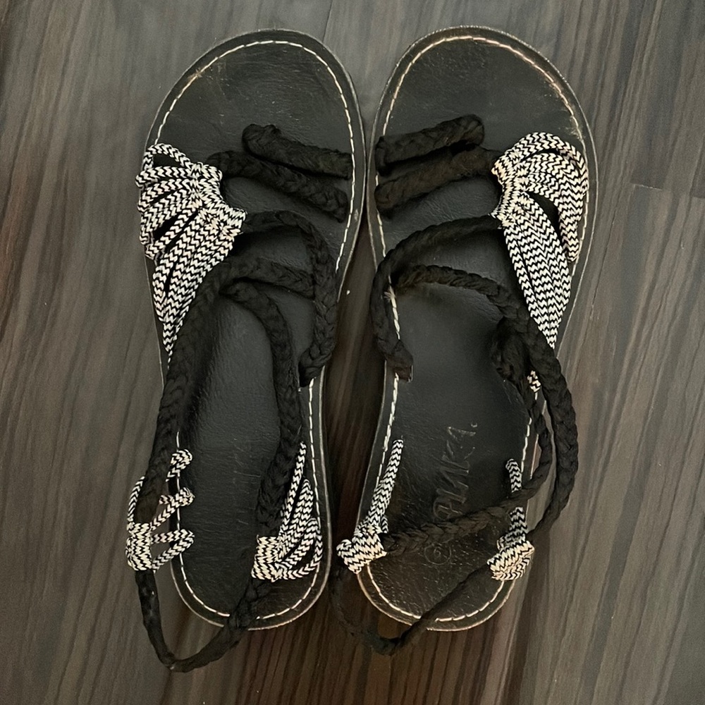 Plaka sandals